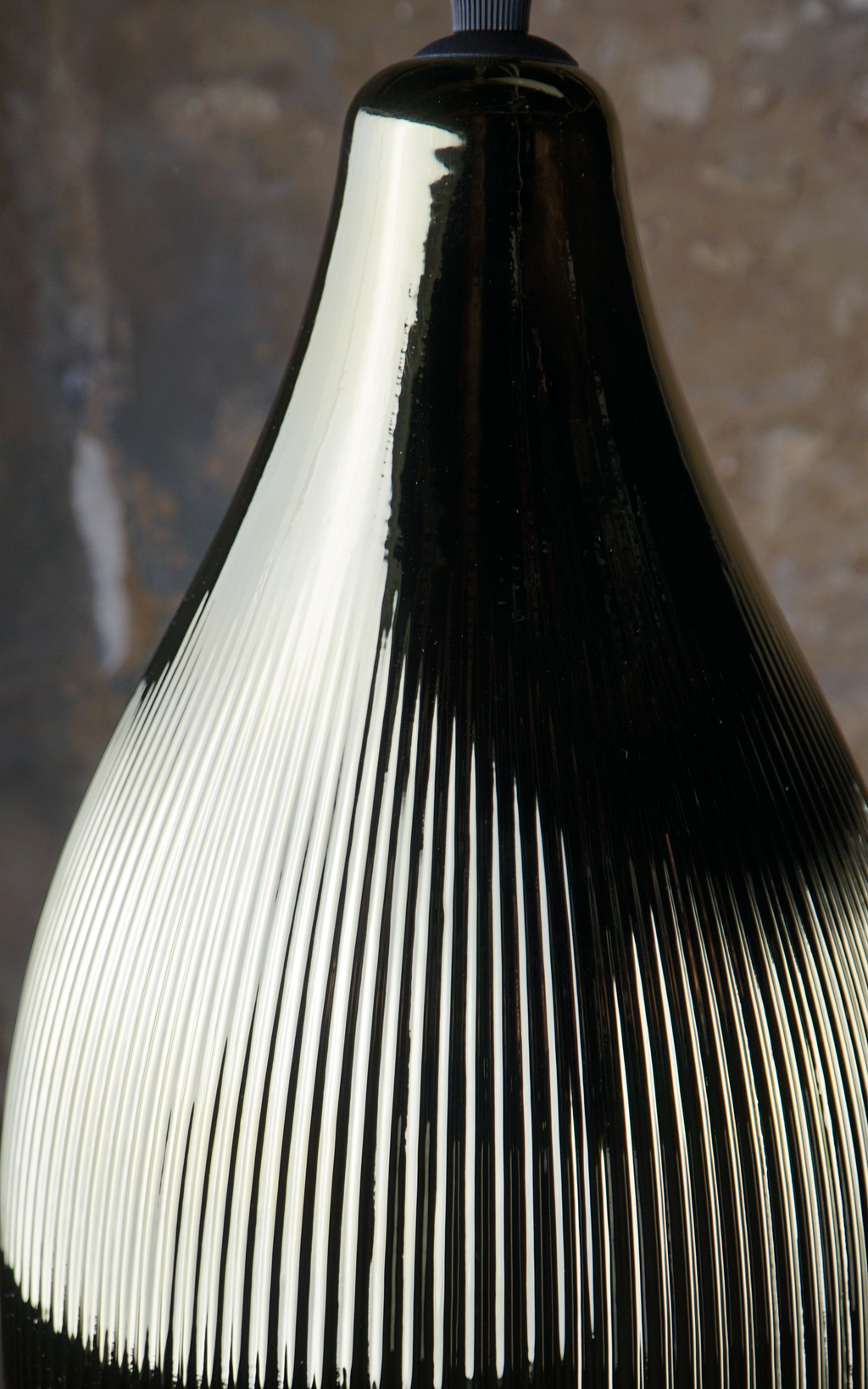 Carmen L Ribbed Gold Pendant