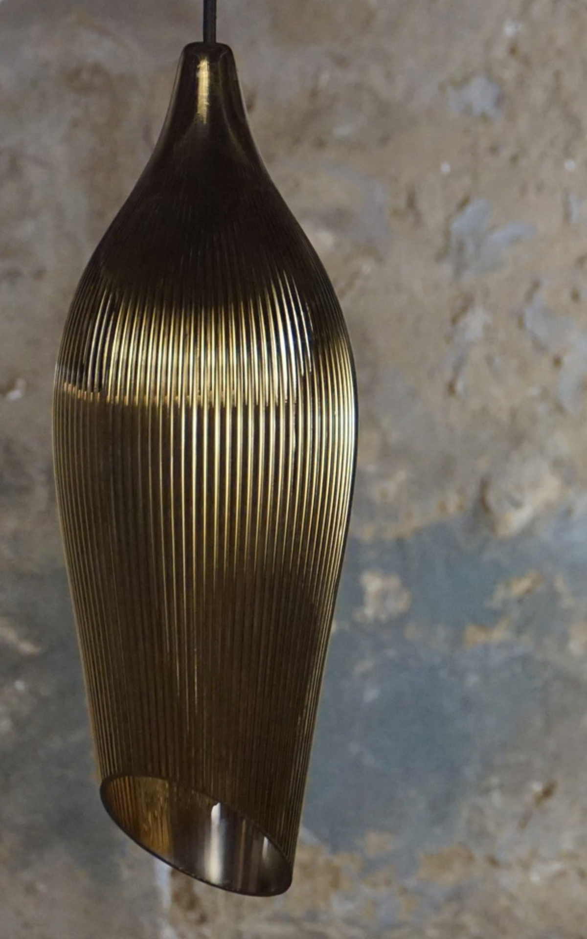Carmen M Ribbed Gold Pendant